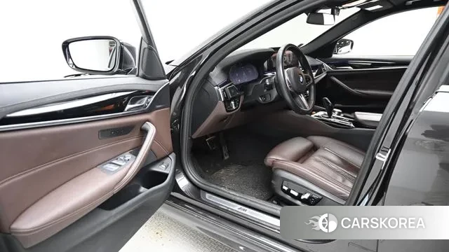 BMW 5 Series (G30) 2021 Серый из Кореи, фото 2