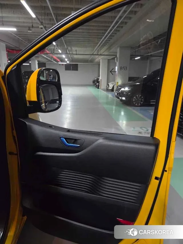 Hyundai Staria 2025 Желтый из Кореи, фото 2