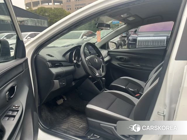 Toyota YARIS L Zhixuan 2023 Белый из Китая, фото 2