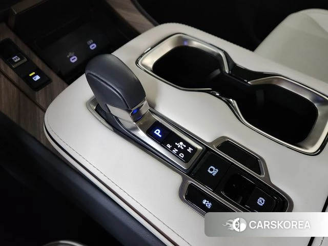 Lexus LM Second Generation 2024 Черный из Кореи, фото 2