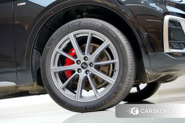 Audi Q5L 2022 Черный из Китая, фото 2