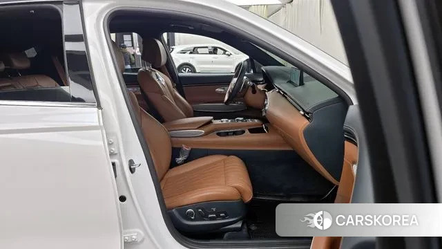 Genesis GV70 2023 Белый из Кореи, фото 2