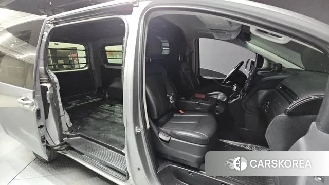 Hyundai Staria 2022 Серебряный из Кореи, фото 2