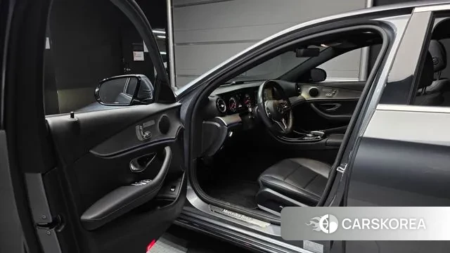 Mercedes-Benz E-Class W213 2018 Серый из Кореи, фото 2