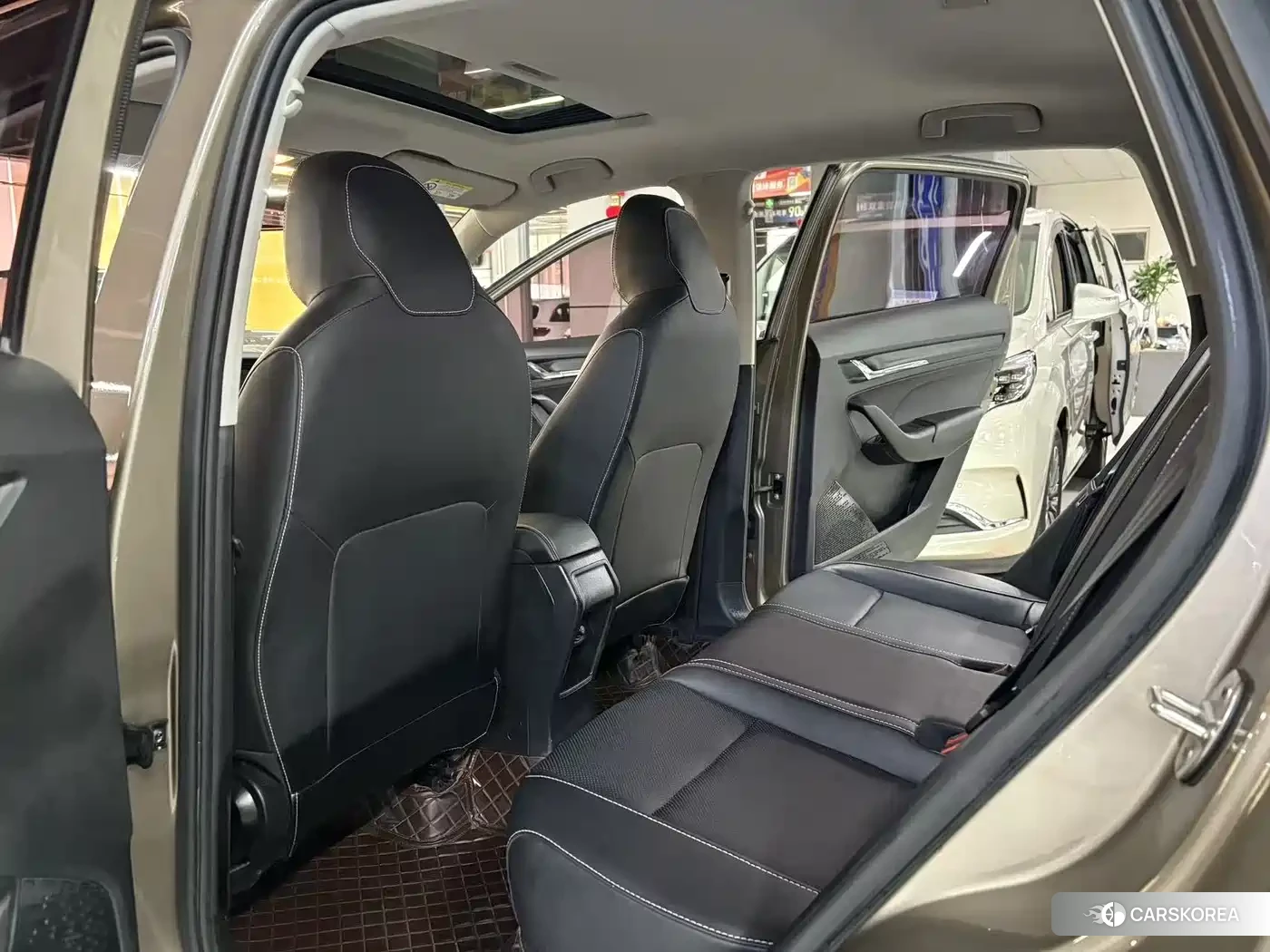 Skoda Kamiq 2023 Champagne/brown из Китая, фото 2