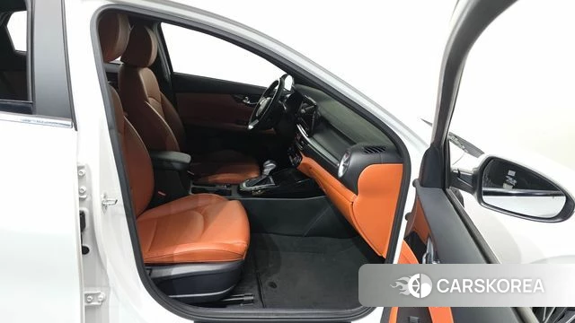 Kia The New K3 2nd generation 2021 Белый из Кореи, фото 2