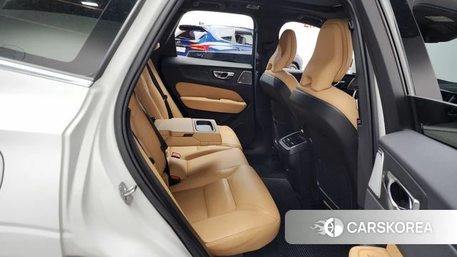 Volvo XC60 second Generation 2021 Белый из Кореи, фото 2