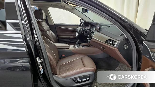 BMW 5 Series (G30) 2019 Черный из Кореи, фото 2