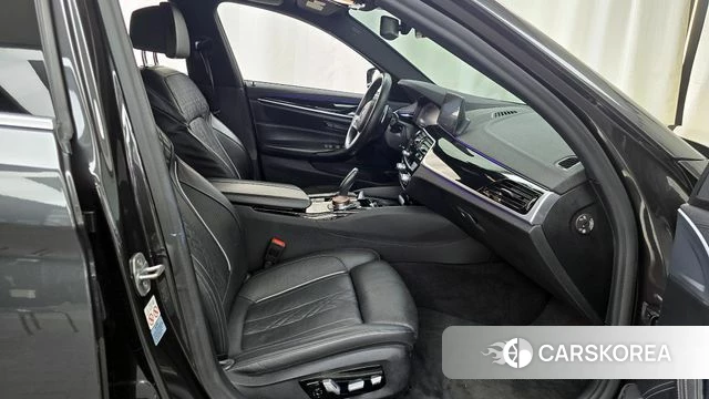 BMW 5 Series (G30) 2019 Серый из Кореи, фото 2