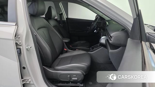 Hyundai Kona (SX2) 2024 Серебристо-серый из Кореи, фото 2