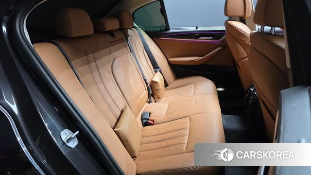 BMW 5 Series (G30) 2023 Серый из Кореи, фото 2