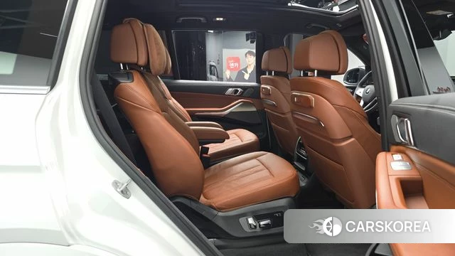 BMW X7 (G07) 2025 Белый из Кореи, фото 2