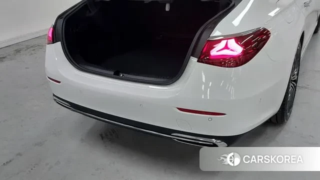 Mercedes-Benz E-Class W214 2024 Белый из Кореи, фото 2