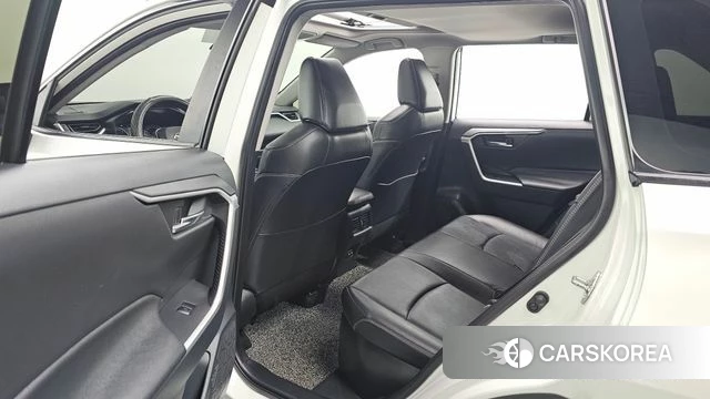 Toyota RAV4 5th Generation 2022 Белый из Кореи, фото 2