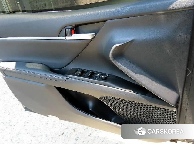 Toyota Camry (XV70) 2024 Серый из Кореи, фото 2
