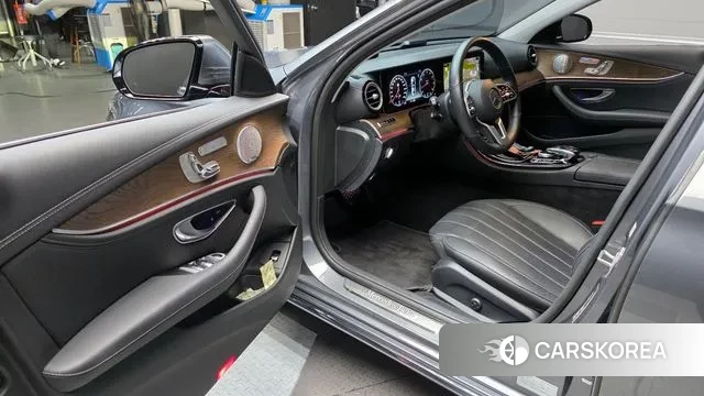 Mercedes-Benz E-Class W213 2020 Серый из Кореи, фото 2