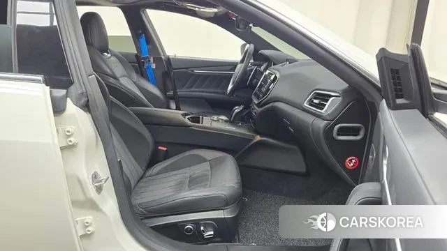 Maserati Ghibli 2022 Белый из Кореи, фото 2