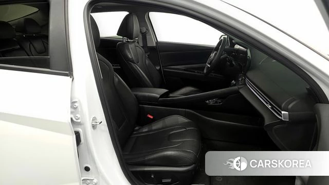 Hyundai The New Avante (CN7) 2024 Белый из Кореи, фото 2