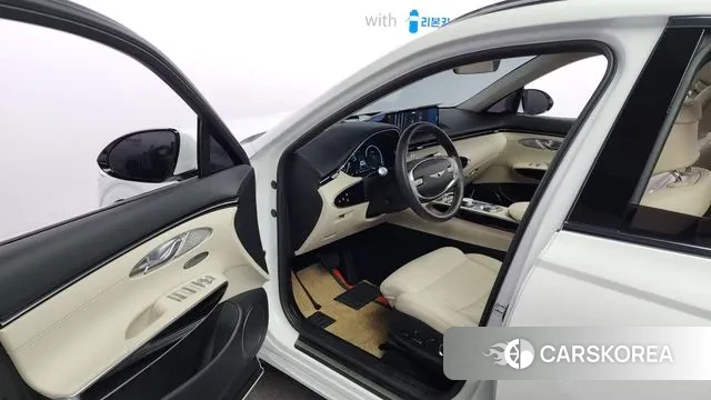 Genesis GV70 2023 Белый из Кореи, фото 2