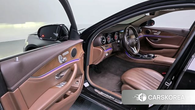 Mercedes-Benz E-Class W213 2019 Черный из Кореи, фото 2