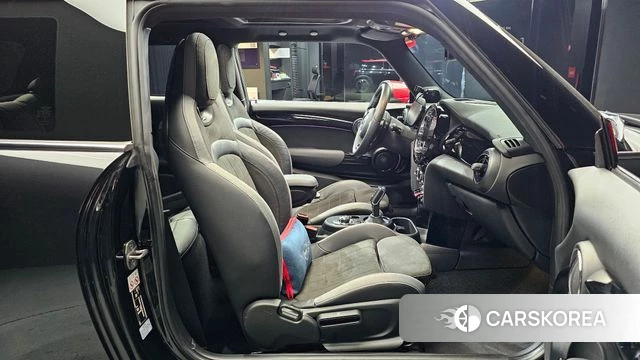 Mini Cooper S 2023 Черный из Кореи, фото 2