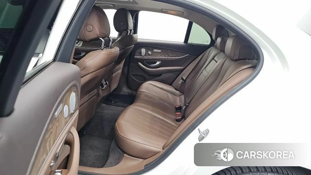 Mercedes-Benz E-Class W213 2018 Белый из Кореи, фото 2