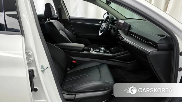 Kia The New K5 3rd generation 2024 Белый из Кореи, фото 2