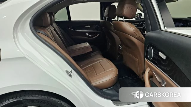 Mercedes-Benz E-Class W213 2018 Белый из Кореи, фото 2