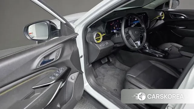 Chevrolet (GM Daewoo) Trax Crossover 2023 Белый из Кореи, фото 2