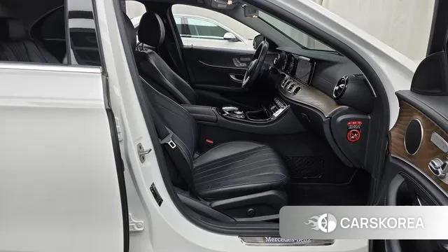 Mercedes-Benz E-Class W213 2019 Белый из Кореи, фото 2