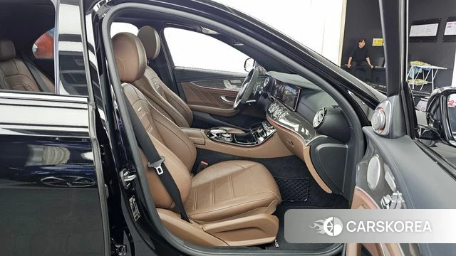Mercedes-Benz E-Class W213 2019 Черный из Кореи, фото 2