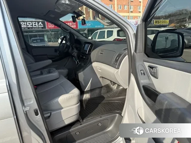 Hyundai The New Grand Starex 2019 Серебристо-серый из Кореи, фото 2