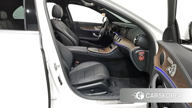 Mercedes-Benz E-Class W213 2023 Белый из Кореи, фото 2