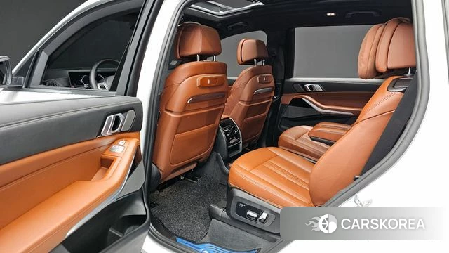 BMW X7 (G07) 2023 Белый из Кореи, фото 2