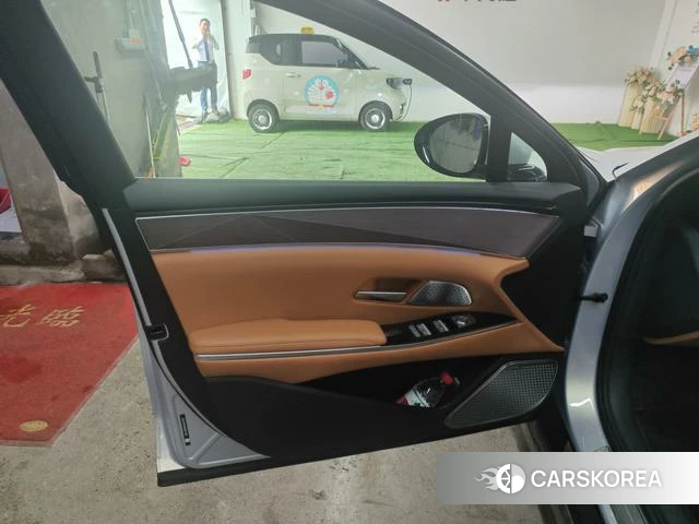 BYD Han L EV 2025 Серебристо-серый из Китая, фото 2