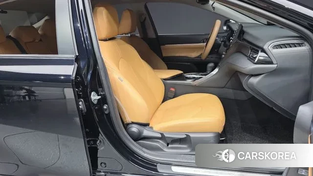 Toyota Camry (XV70) 2024 Черный из Кореи, фото 2