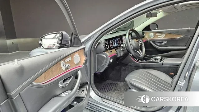 Mercedes-Benz E-Class W213 2018 Серый из Кореи, фото 2