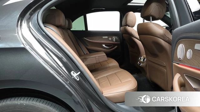 Mercedes-Benz E-Class W213 2021 Серый из Кореи, фото 2