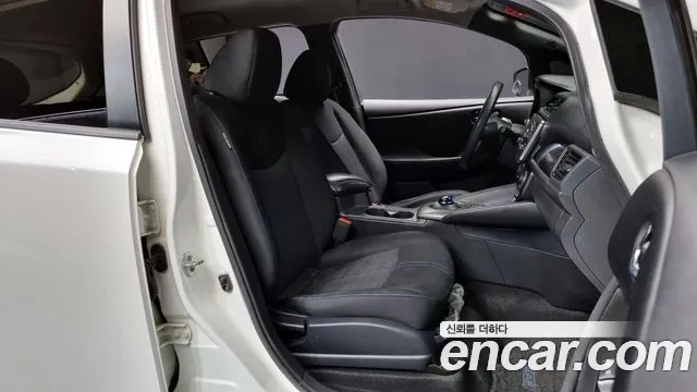 Nissan Leaf (ZE1) 2019 Белый из Кореи, фото 2