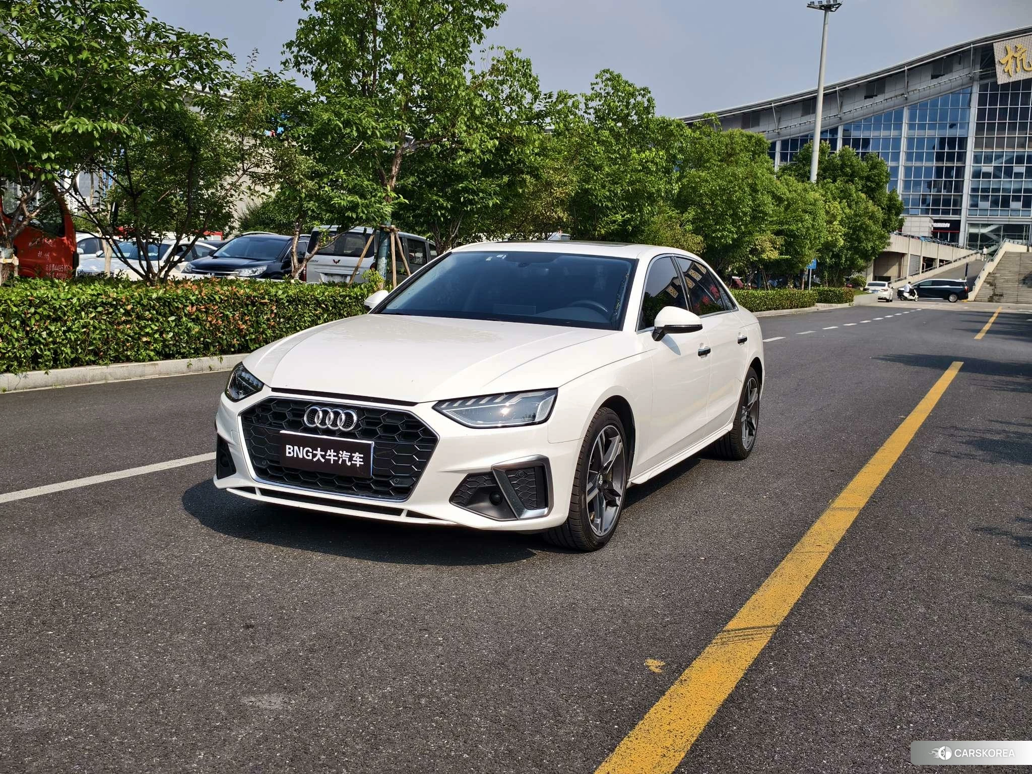 Audi A4L 2021 Белый из Китая, фото 2