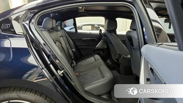 BMW 5 Series (G60) 2024 Черный из Кореи, фото 2