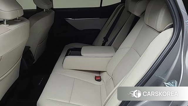 Toyota Camry (XV80) 2026 Серебристо-серый из Кореи, фото 2