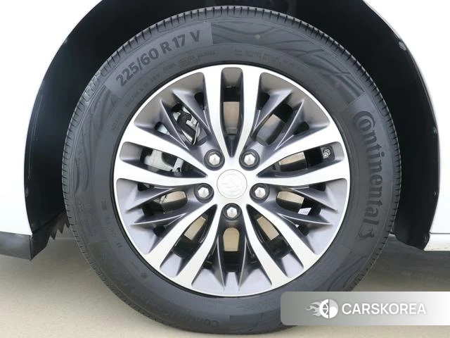 Buick GL8 2023 Белый из Китая, фото 2