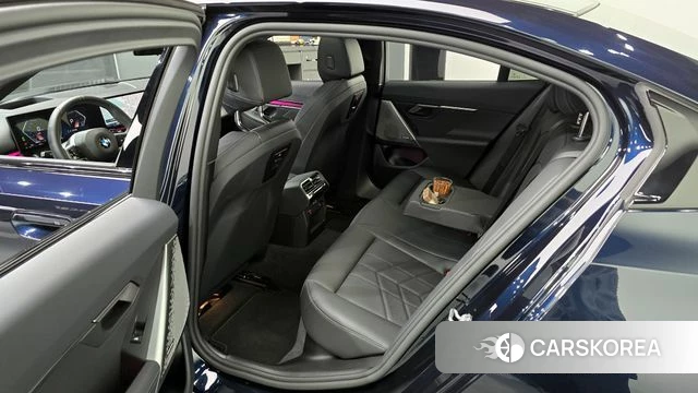 BMW 5 Series (G60) 2025 Черный из Кореи, фото 2