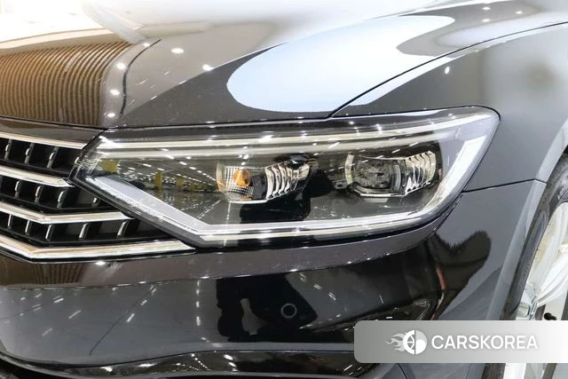 Volkswagen Magotan 2025 Черный из Китая, фото 2
