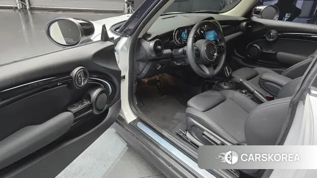 Mini Cooper 2024 Белый из Кореи, фото 2