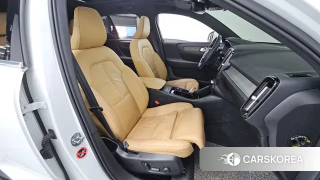 Volvo XC40 2022 Белый из Кореи, фото 2