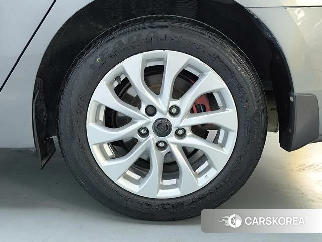Nissan Xuan Yi 2021 Темно-серый из Китая, фото 2