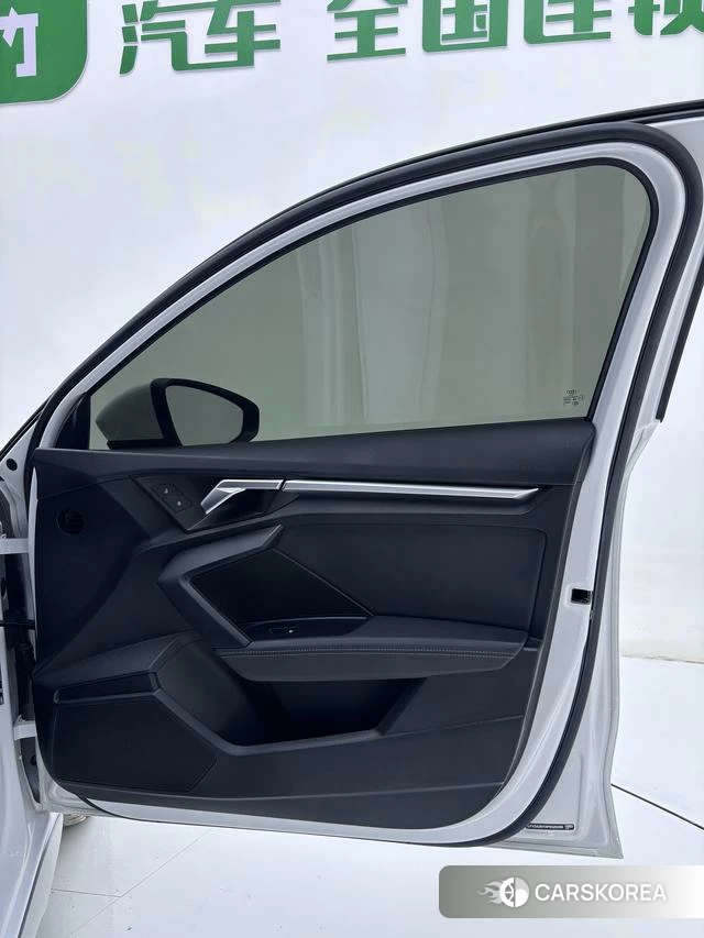 Audi A3 2023 Белый из Китая, фото 2