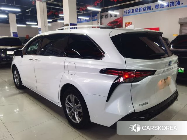Toyota Saina 2023 Белый из Китая, фото 2